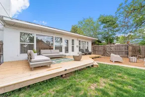 Rattler/OutdoorSeating/King/W&D/Desk/TVinBedroom - Image 5