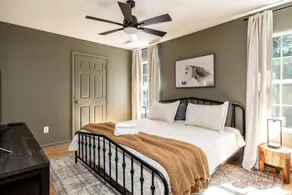Peaceful Getaway, Sleeps 6・Pet Friendly & Hot Tub - Image 4