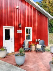 Private Studio Near Langley - 20 Acres with Views - Image 4