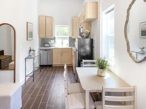 Private Studio Near Langley - 20 Acres with Views - Image 3