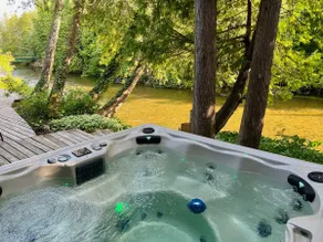 Monarch Lodge, Giant Riverview, Hot Tub, Fireplace - Image 5