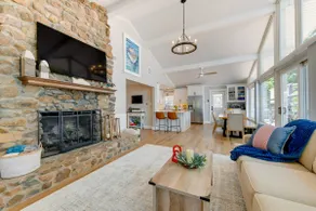 'Commodore Bay’ Waterfront Home on Lake Norman! - Image 4