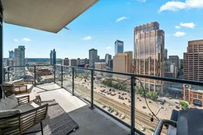 King Bed|AC |UG Park |DT Views |Mins to Saddledome - Image 5