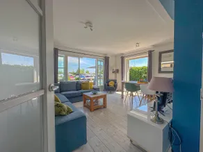 Beautiful villa right on the waterfront - Image 3