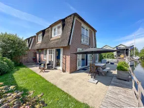 Beautiful villa right on the waterfront - Image 2