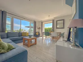 Beautiful villa right on the waterfront - Image 4