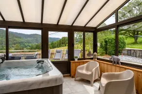Chalet \"Le Brusyna\" con vista montagna, idromassaggio, terrazza privata e Wi-Fi - Image 2