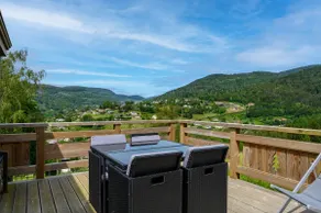Chalet \"Le Brusyna\" con vista montagna, idromassaggio, terrazza privata e Wi-Fi - Image 4