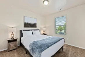 Easy Stay for 9 Workspace Pets OK Shop Dine - Image 2