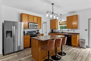 Springhurst Serenity: Fresh 4BR Getaway - Image 2