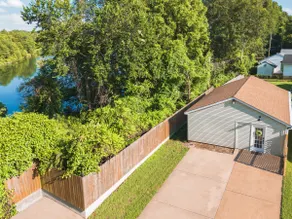 Serene Cove Studio | King, Driveway, Keyless Entry - Image 5