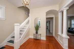 Walk to Mariemont, Historic 3BR Cottage, Sleeps 6 - Image 5