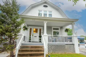 Walk to Mariemont, Historic 3BR Cottage, Sleeps 6 - Image 4