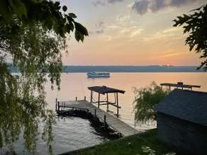 Seneca Lake Waterfront Cottage with Hot Tub on Fin - Image 2