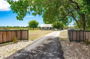 Green Acres- charming farmhouse plus 4a - Image 4