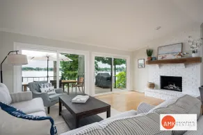 The Glistening Grape - Lakeside Getaway - Image 5