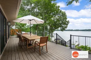 The Glistening Grape - Lakeside Getaway - Image 2