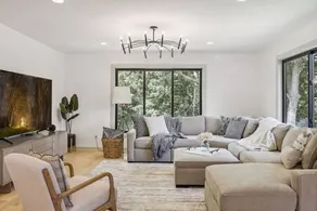Luxury Hastings Home, Sleeps 18+ - Image 5