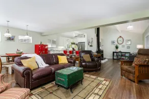Hollie's Hideaway - Image 2