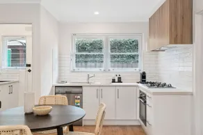 Prime Location 2 Bed Renovated in Royston Park - Image 3