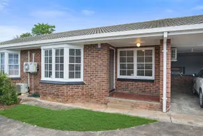 Prime Location 2 Bed Renovated in Royston Park - Image 2