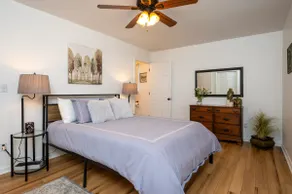 Enchanting & Central ~ Queen Beds ~ Deck ~ Parkin - Image 3