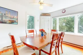 Central 2nd-Floor Gem: Modern, Loaded & Prime! - Image 5