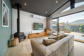 Seaside on Swan & Laneway Retreat—A Family Haven - Image 2