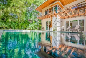 Luxe Modern Villa w/ pool yard at premium location - Image 2