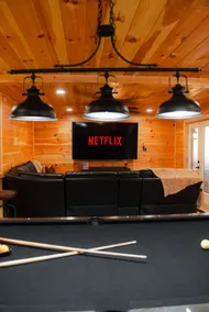 Sleeps 16 Luxury Cabin with Game Room & Hot Tub - Image 4