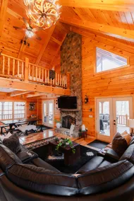 Sleeps 16 Luxury Cabin with Game Room & Hot Tub - Image 2