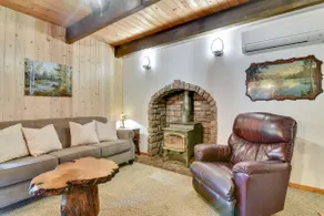 Peaceful Mt. Hood Cabin w/ Hot Tub & Fire Pit! - Image 4
