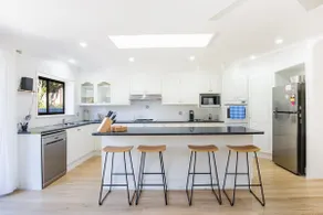 Seagrass Pet Friendly 10 Mins Walk to Beach - Image 5