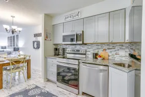 Walk to Beach & Golf Course: Hilton Head Getaway! - Image 4