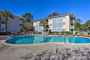 Walk to Beach & Golf Course: Hilton Head Getaway! - Image 3