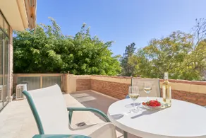 Appartement de vacances avec internet haut débit et terrasse | Vue jardin | Idéal pour le télétravail - Image 2
