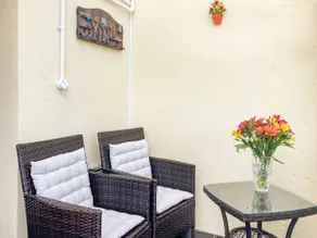 Lusso-Self Catering Garden-Monolocale-Bagno private - Image 4
