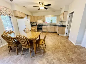 Steps to the Marina, Stylish Townhome Getaway - Image 4