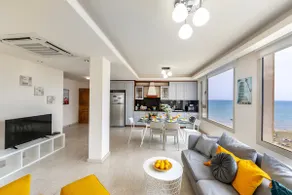 Mackenzie Beachfront Eftyhia Suite - Image 4