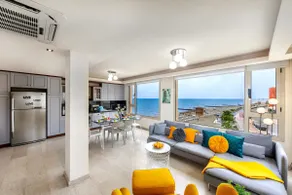 Mackenzie Beachfront Eftyhia Suite - Image 2