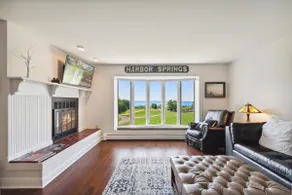 Stunning Windward Condo - Image 2