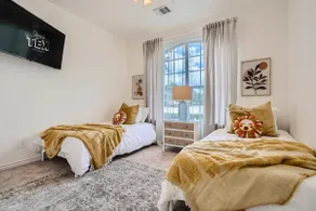 Cozy 3BR - Pet-Friendly Haven with fireplace - Image 4