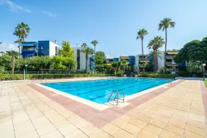 beach and pool - Image 2