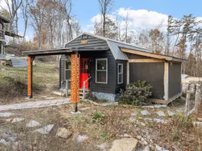 Moody & Modern: Cabin w. Sunlit Patios Above Nooga - Image 3