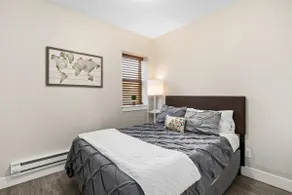 One Bedroom Corner Unit - Lots of Light! - Image 4