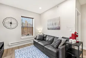 One Bedroom Corner Unit - Lots of Light! - Image 3