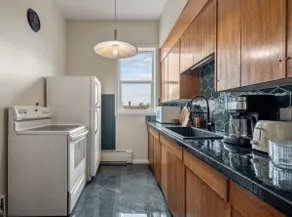 Bourbon Retro Getaway Sleeps 4 & Full Kitchen! - Image 3