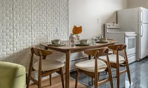 Bourbon Retro Getaway Sleeps 4 & Full Kitchen! - Image 4