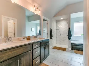 Spacious Furnished 4BR Yukon Home + Backyard - Image 5