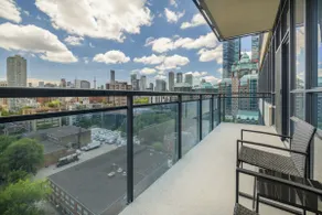 Luxury 2BR - Amazing CN Tower View + Free Parking - Image 5